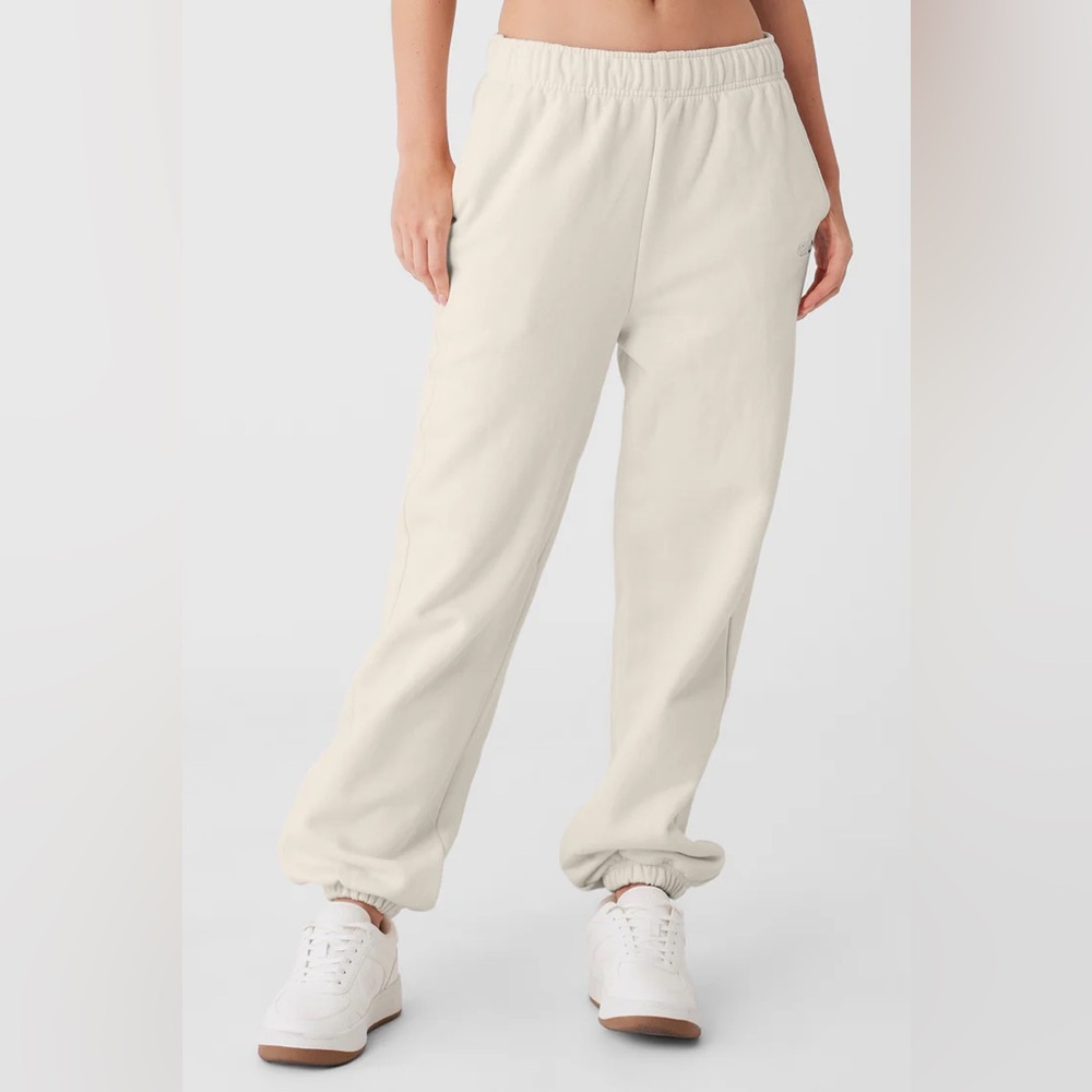 ALO Yoga Accolade Sweatpants in Bone